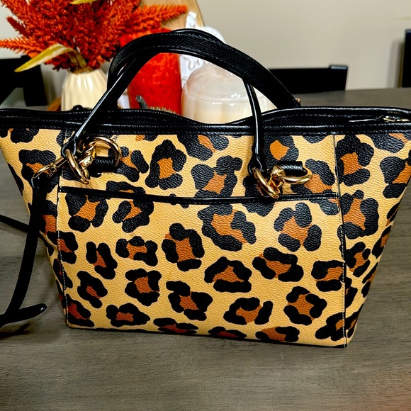 NWOT Coach Leopard Shoulder Bag - Picture 2 of 5